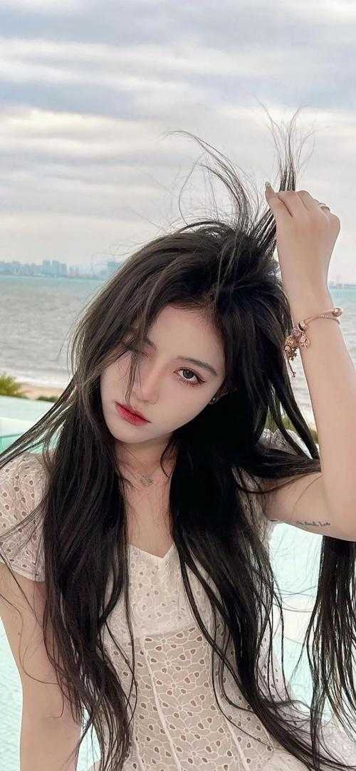 被爱流放，隐入尘烟by