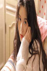 陪他东山再起后，他把婚戒给了小白花免费