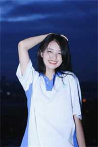 万人嫌老村妇竟是皇太后，皇后和状元孙子吓晕了谢允初萧逸小说