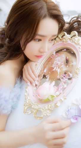 陪他东山再起后，他把婚戒给了小白花小说全文免费阅读