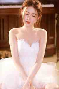 女总裁将五百万奖金颁给实习生后，我直接让公司破产无删减+无广告