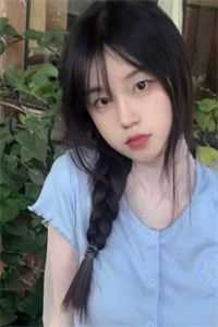 陪他东山再起后，他把婚戒给了小白花全局