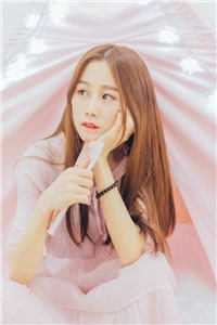 陪他东山再起后，他把婚戒给了小白花笔趣阁